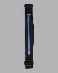 Woman wearing Rep Running Belt 2.0 - Black-Ultramarine | Thumbnail Index: 1