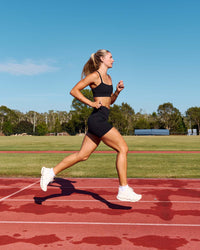 Woman wearing Elite Run High-Rise 5" Short Pockets - Black | Model:Emelia | Size:S | Thumbnail Index: 2