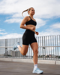 Woman wearing Elite Run High-Rise 7" Short Pockets - Black | Model:Ali | Size:S | Thumbnail Index: 5