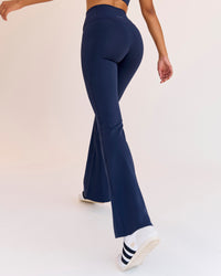 Woman wearing Fusion V-Contour High-Rise Flared Legging Pockets - Future Navy | Model:Jordan | Size:S | Thumbnail Index: 4