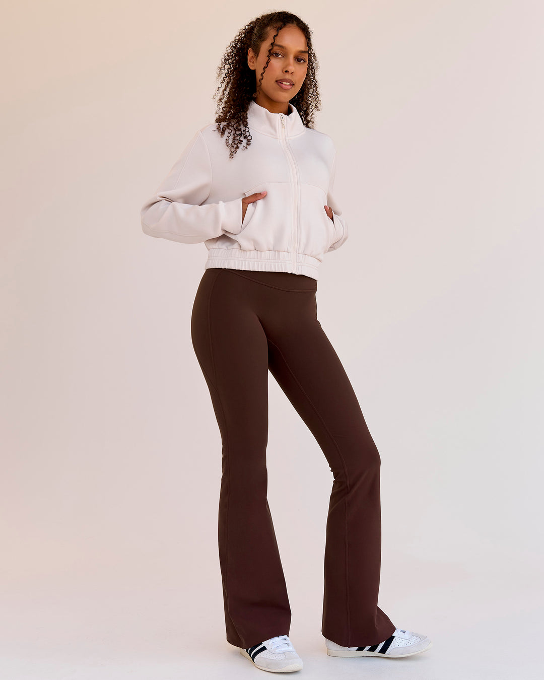 Woman wearing Woman wearing Fusion V-Contour High-Rise Flared Legging Pockets - Hot Chocolate | Model:Jordan | Size:S - view 1