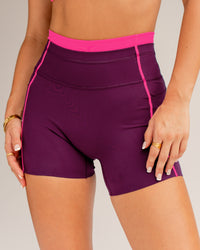 Woman wearing Liberate Contrast High-Rise 4" Short Pockets - Plum Caspia-Ultra Pink | Model:Jordi | Size:S | Thumbnail Index: 0