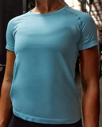 Woman wearing AeroFLX+ Seamless Tee - Retro Blue Marl | Model:Summer | Size:S | Thumbnail Index: 0