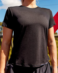 Woman wearing Pace Running Tee - Black | Model:Hannah | Size:S | Thumbnail Index: 4