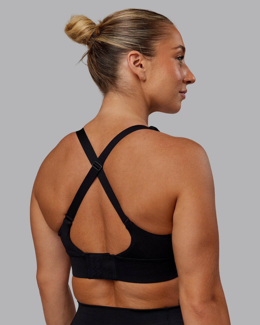 Woman wearing Accelerate Sports Bra - Black | Set:true | Angle:back | Model:Lyss | Size:S - view 6