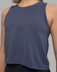 Woman wearing AeroFLX+ Seamless Skimmer Tank - Night Shadow/Night Shadow | Model:Halle | Size:S | Thumbnail Index: 3