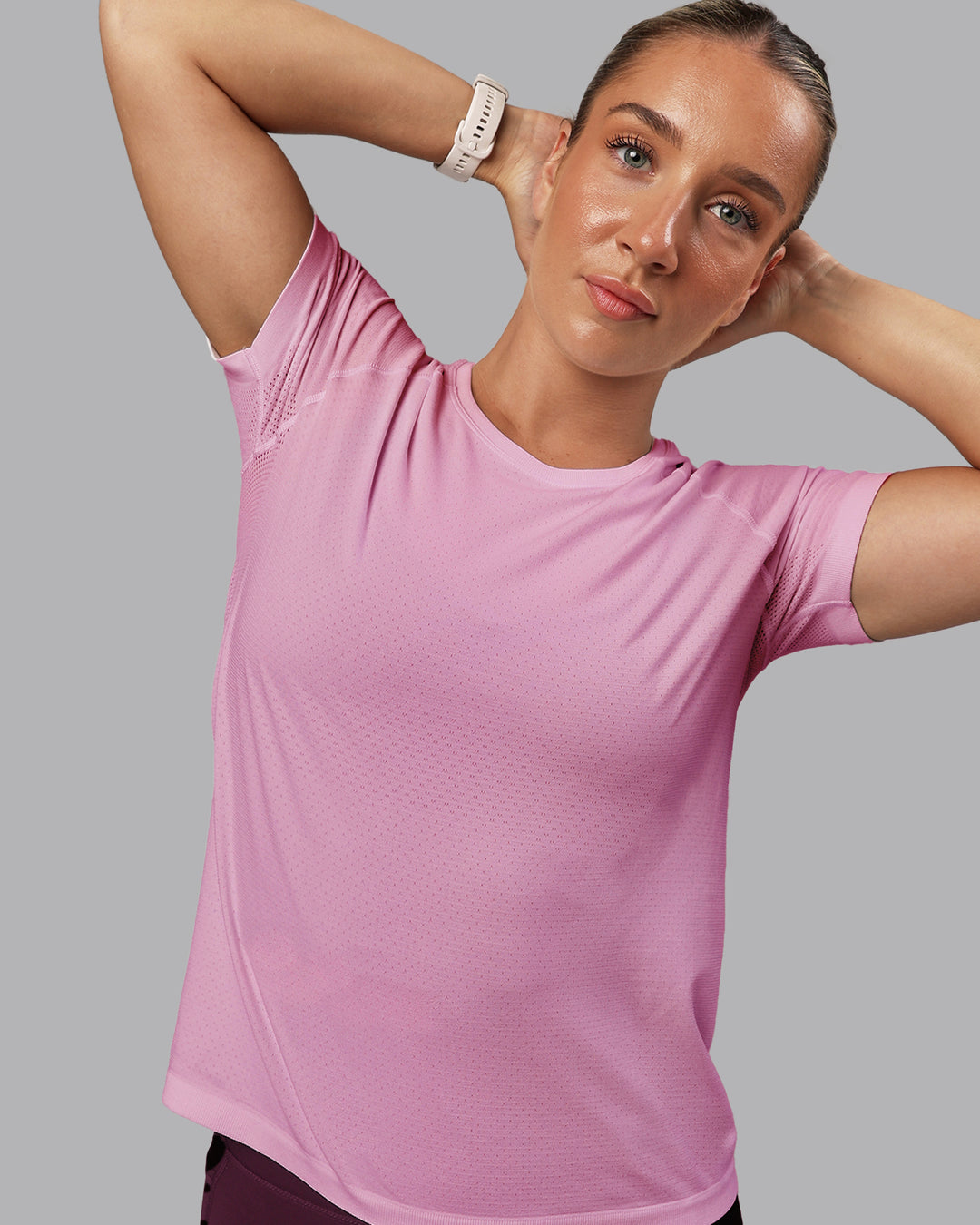 Woman wearing AeroFLX+ Seamless Tee - Pirouette-Bubblegum | Model:Lyss | Size:S - view 3