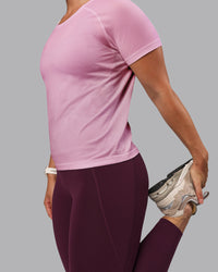Woman wearing AeroFLX+ Seamless Tee - Pirouette-Bubblegum | Model:Lyss | Size:S | Thumbnail Index: 6