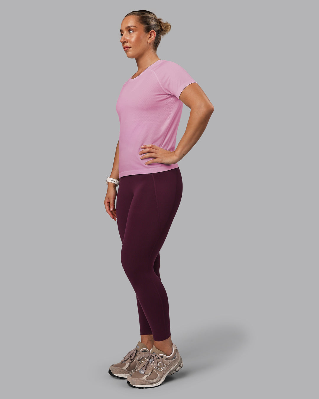 Woman wearing AeroFLX+ Seamless Tee - Pirouette-Bubblegum | Model:Lyss | Size:S - view 4