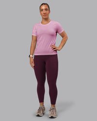 Woman wearing AeroFLX+ Seamless Tee - Pirouette-Bubblegum | Model:Lyss | Size:S | Thumbnail Index: 5