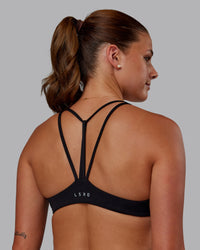 Woman wearing Agile Sports Bra - Black| Model:Phoebe | Size:S | Thumbnail Index: 0