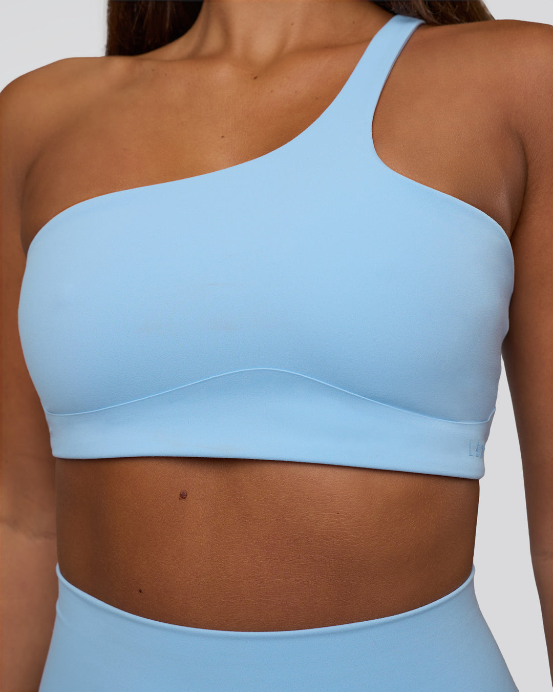 Woman wearing Angle Sports Bra - Open Air | Model:Bianca | Size:S - view 4