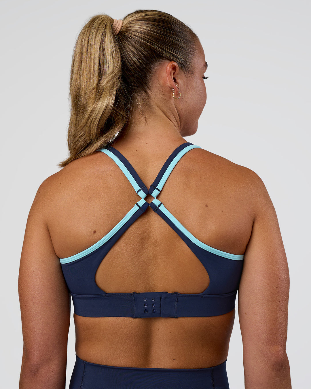 Woman wearing Distinction Sports Bra 2.0 - Future Navy-Baltic Sea | Model:Sav | Size:S - view 6