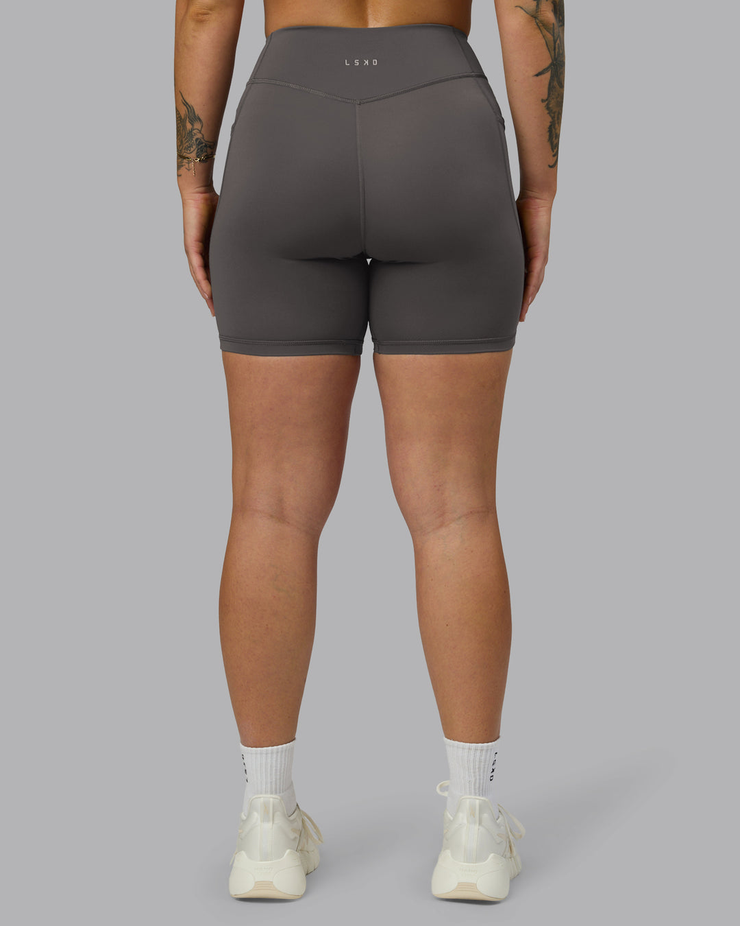 Woman wearing Elite High-Rise 6" Short Pockets - Dark Storm | Model:Robyn | Size:S - view 4
