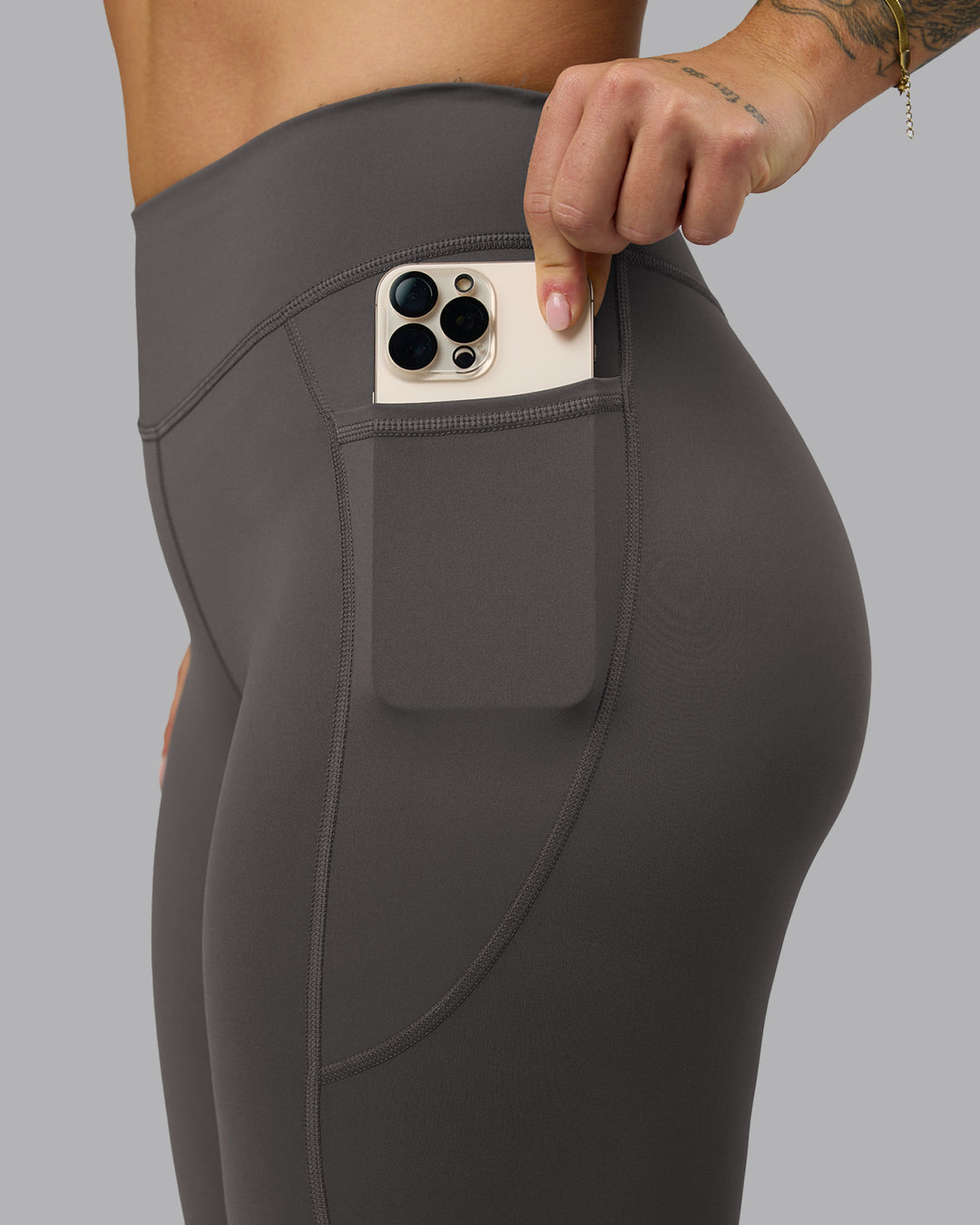 Woman wearing Elite High-Rise 7/8 Legging Pockets - Dark Storm | Model:Robyn | Size:S - view 6