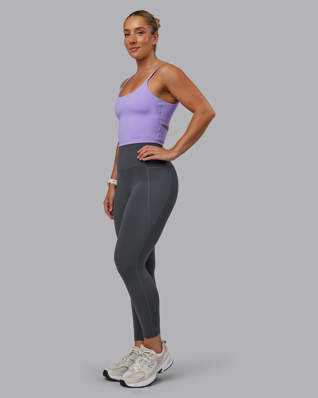 Woman wearing Elixir Ultra High-Rise 7/8 Legging Pockets - Dark Storm | Model:Lyss | Size:S - view 5