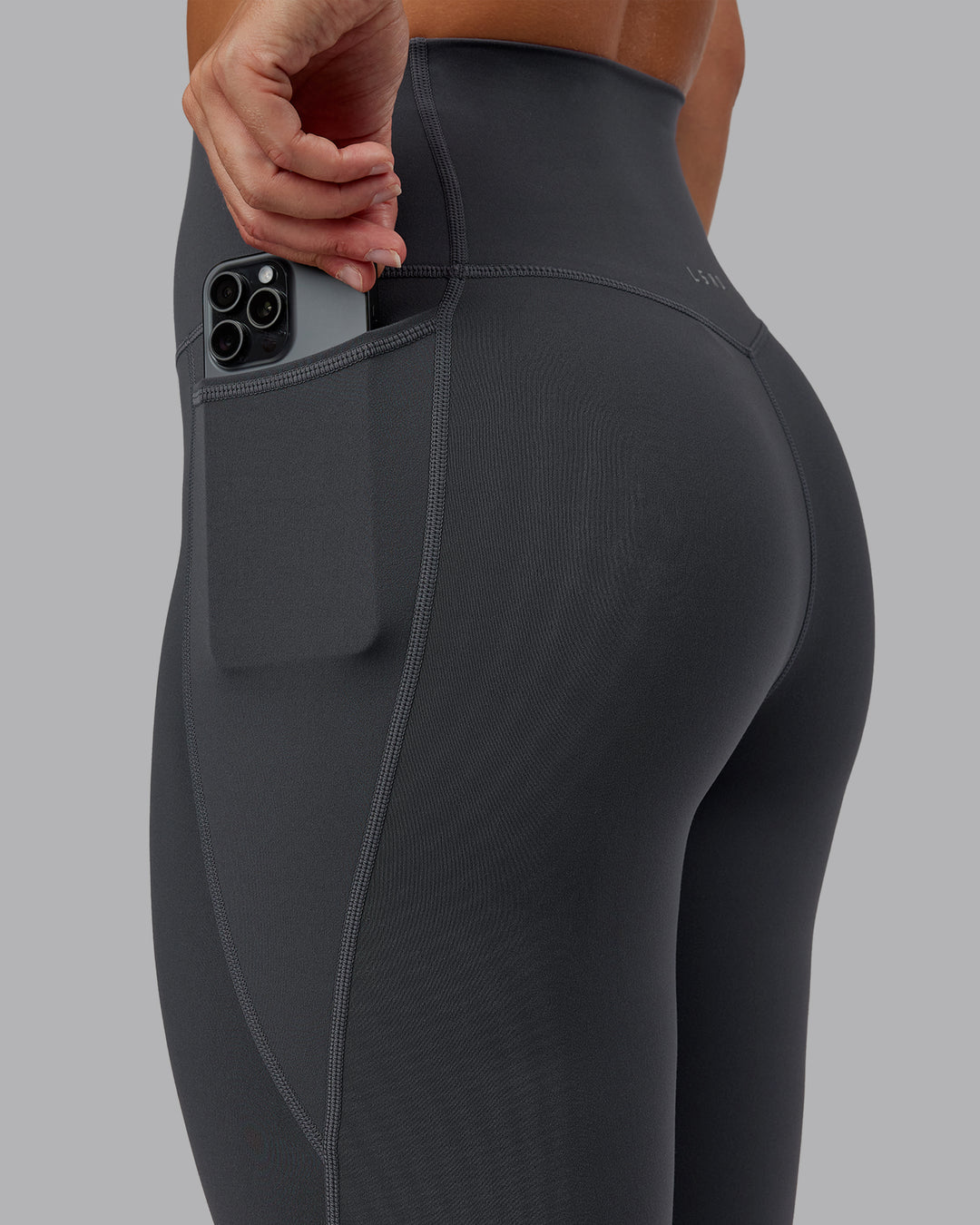 Woman wearing Elixir Ultra High-Rise 7/8 Legging Pockets - Dark Storm | Model:Lyss | Size:S - view 3