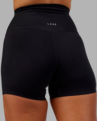 Woman wearing Elixir Ultra High-Rise 4" Short - Black | Model:Kirstyn | Size:S | Thumbnail Index: 7