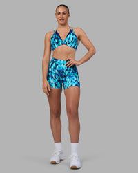 Woman wearing Elixir Ultra High-Rise 4" Short Pockets - Luminous | Model:Sophie | Size:S | Thumbnail Index: 5