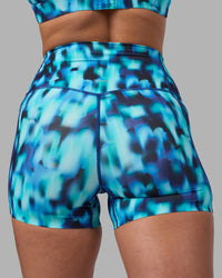 Woman wearing Elixir Ultra High-Rise 4" Short Pockets - Luminous | Model:Sophie | Size:S | Thumbnail Index: 8