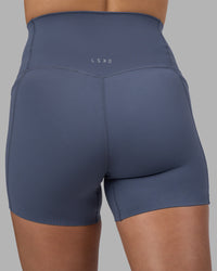 Woman wearing Elixir Ultra High-Rise 4" Short Pockets - Night Shadow | Model:Phoebe | Size:S | Thumbnail Index: 8