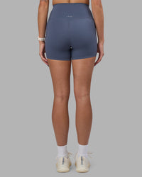 Woman wearing Elixir Ultra High-Rise 4" Short Pockets - Night Shadow | Model:Phoebe | Size:S | Thumbnail Index: 3