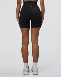 Woman wearing Elixir Ultra High-Rise 6" Short - Black | Model:Jordan | Size:S | Thumbnail Index: 3
