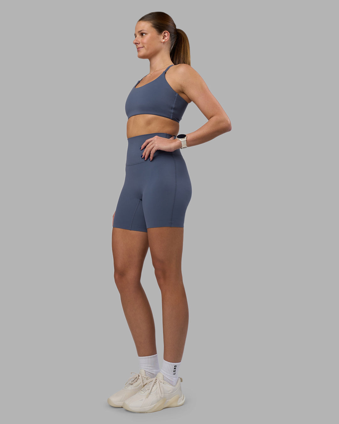 Woman wearing Elixir Ultra High-Rise 6" Short - Night Shadow | Model:Phoebe | Size:S - view 5