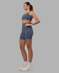 Woman wearing Elixir Ultra High-Rise 6" Short - Night Shadow | Model:Phoebe | Size:S | Thumbnail Index: 4