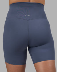Woman wearing Elixir Ultra High-Rise 6" Short - Night Shadow | Model:Phoebe | Size:S | Thumbnail Index: 8