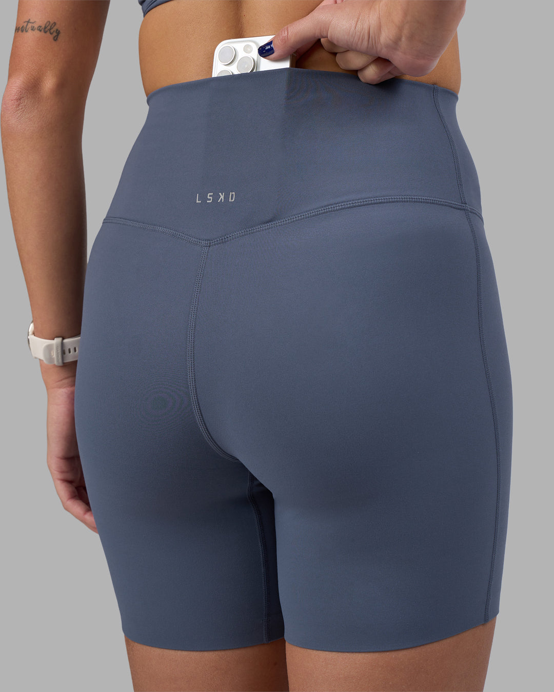 Woman wearing Elixir Ultra High-Rise 6" Short - Night Shadow | Model:Phoebe | Size:S - view 4