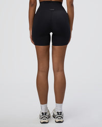 Woman wearing Elixir Ultra High-Rise 6" Short Pockets - Black | Model:Jordan | Size:S | Thumbnail Index: 3