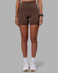 Woman wearing Elixir Ultra High-Rise 6" Short Pockets - Chocolate Martini | Model:Rhiley | Size:S | Thumbnail Index: 9