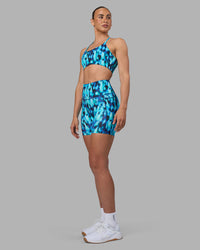 Woman wearing Elixir Ultra High-Rise 6" Short Pockets - Luminous | Model:Sophie | Size:S | Thumbnail Index: 1