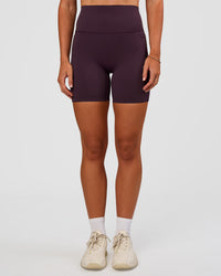 Woman wearing Elixir Ultra High-Rise 6” Short Pockets - Midnight Plum | Model:Emelia | Size:S | Thumbnail Index: 6