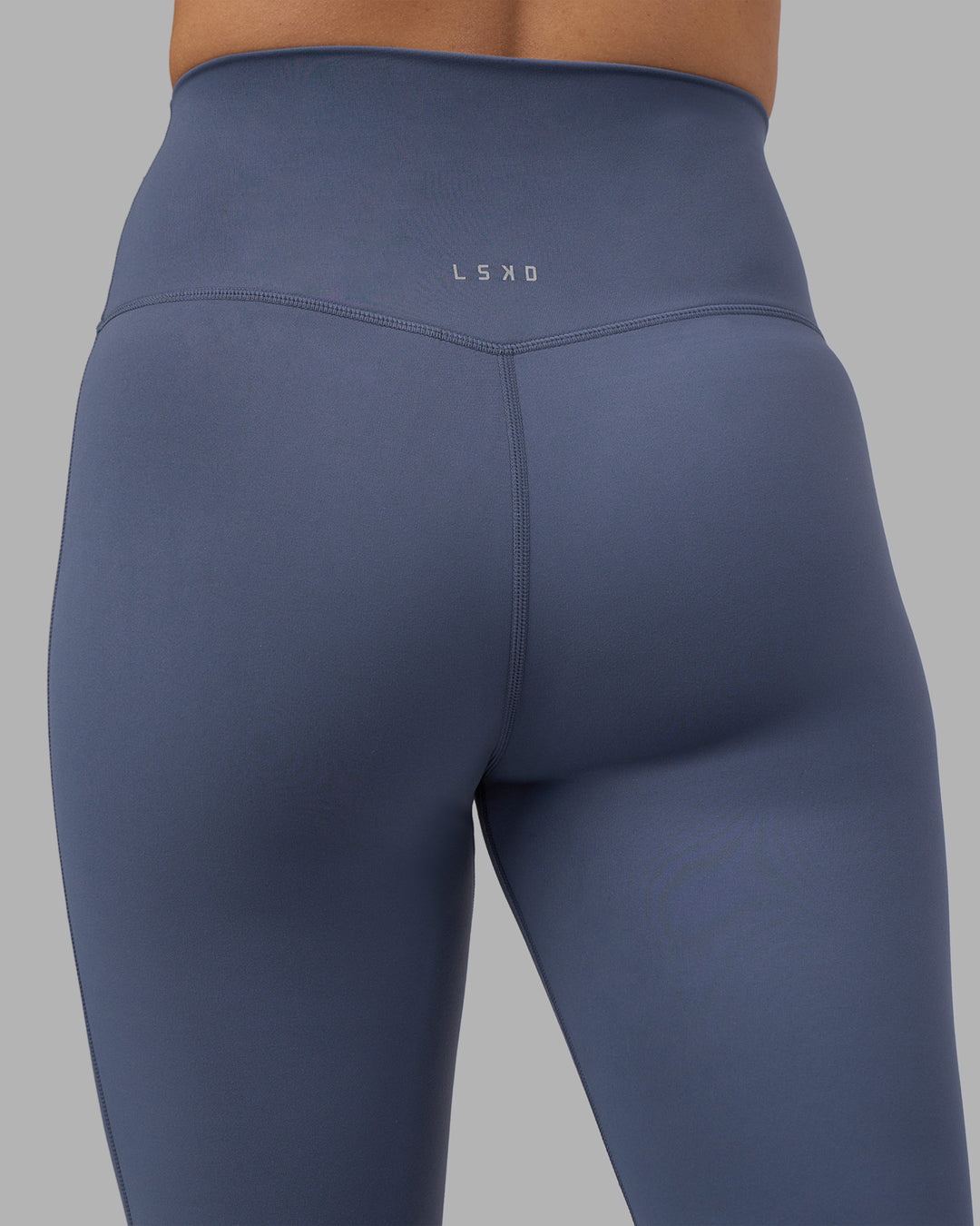 Woman wearing Elixir Ultra High-Rise 7/8 Legging - Night Shadow | Model:Phoebe | Size:S - view 6