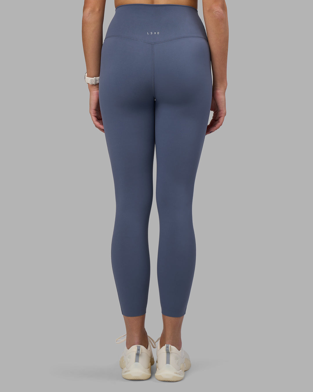 Woman wearing Elixir Ultra High-Rise 7/8 Legging - Night Shadow | Model:Phoebe | Size:S - view 4
