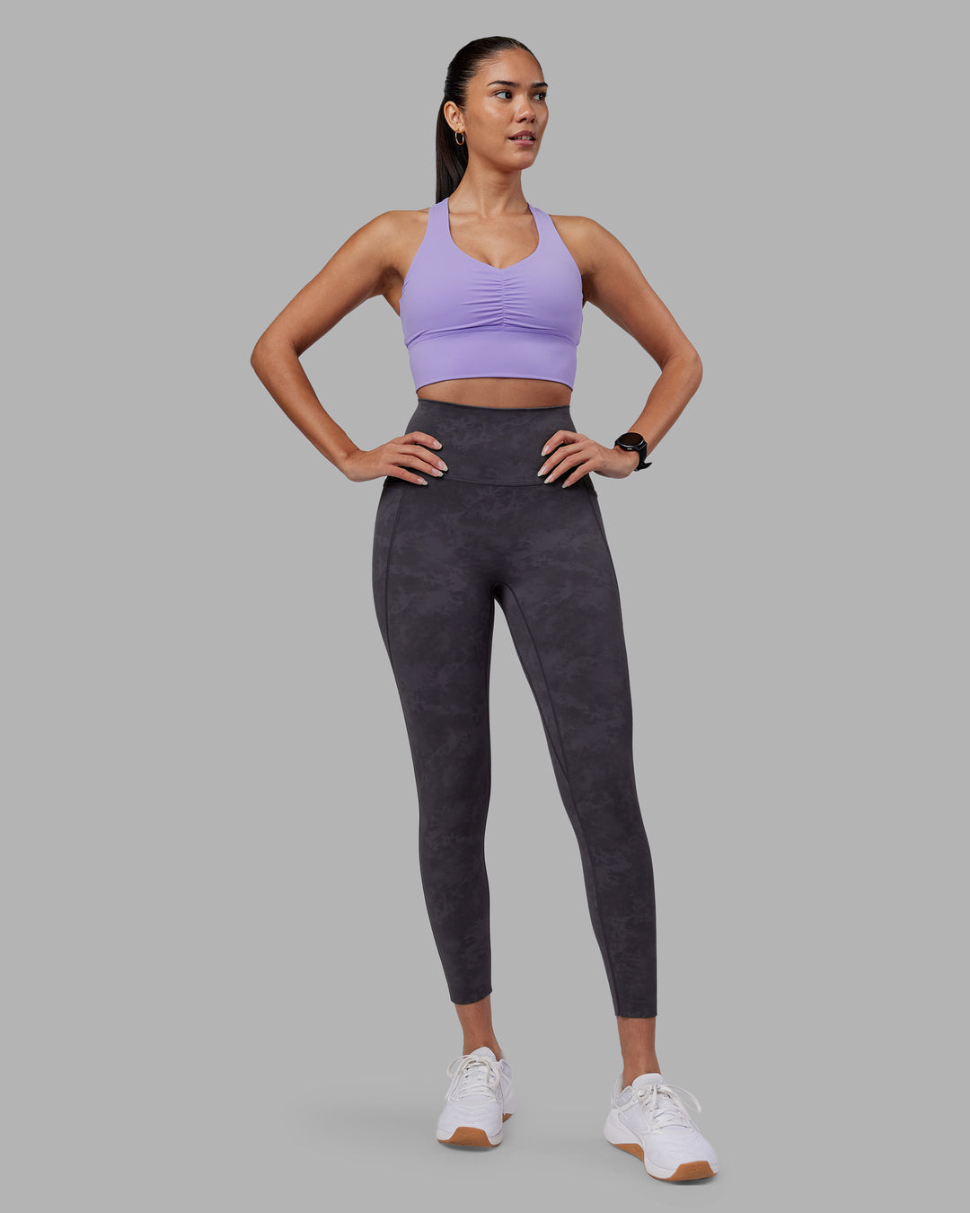Woman wearing Elixir Ultra High-Rise 7/8 Legging Pockets - Dark Storm Wash | Model:Rhiley | Size:S - view 5