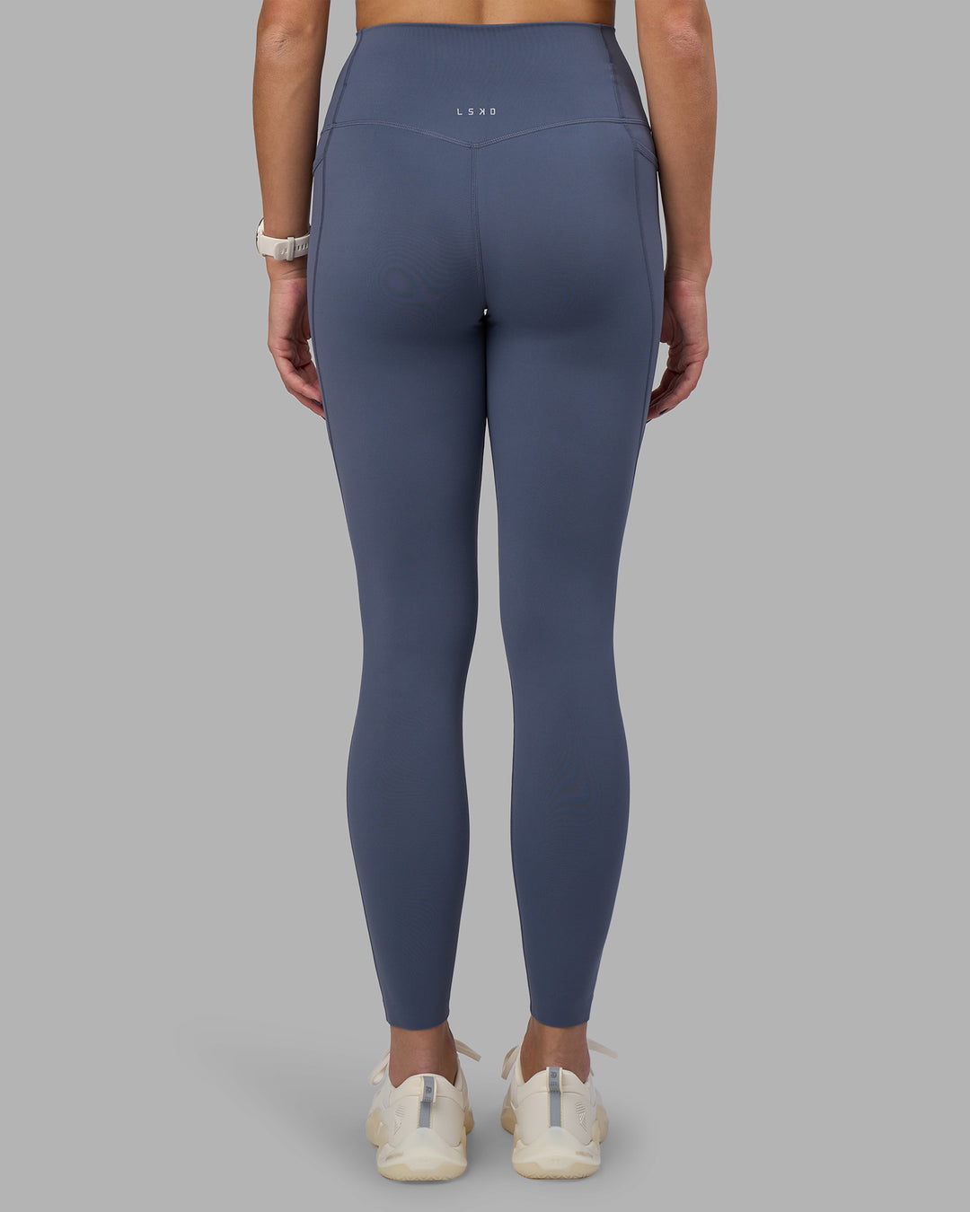 Woman wearing Elixir Ultra High-Rise Full Length Legging Pockets - Night Shadow | Model:Phoebe | Size:S - view 4