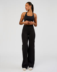 Woman wearing Flow Bonded Scoop Neck Sports Bra - Black | Model:Rosie | Size:S | Thumbnail Index: 3