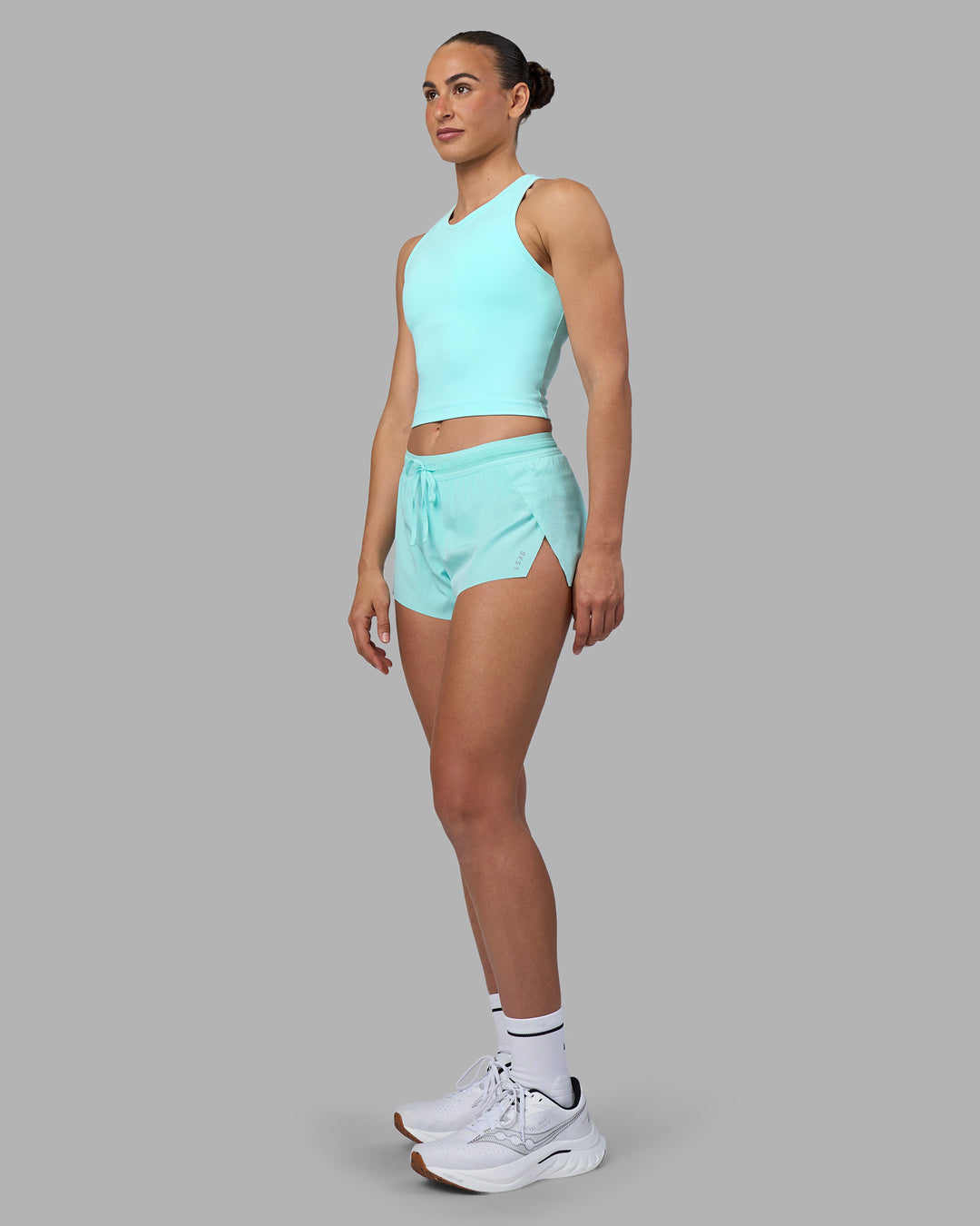 Woman wearing Flow Performance Tank 2.0 - Island Paradise | Model:Sophie | Size:S - view 5