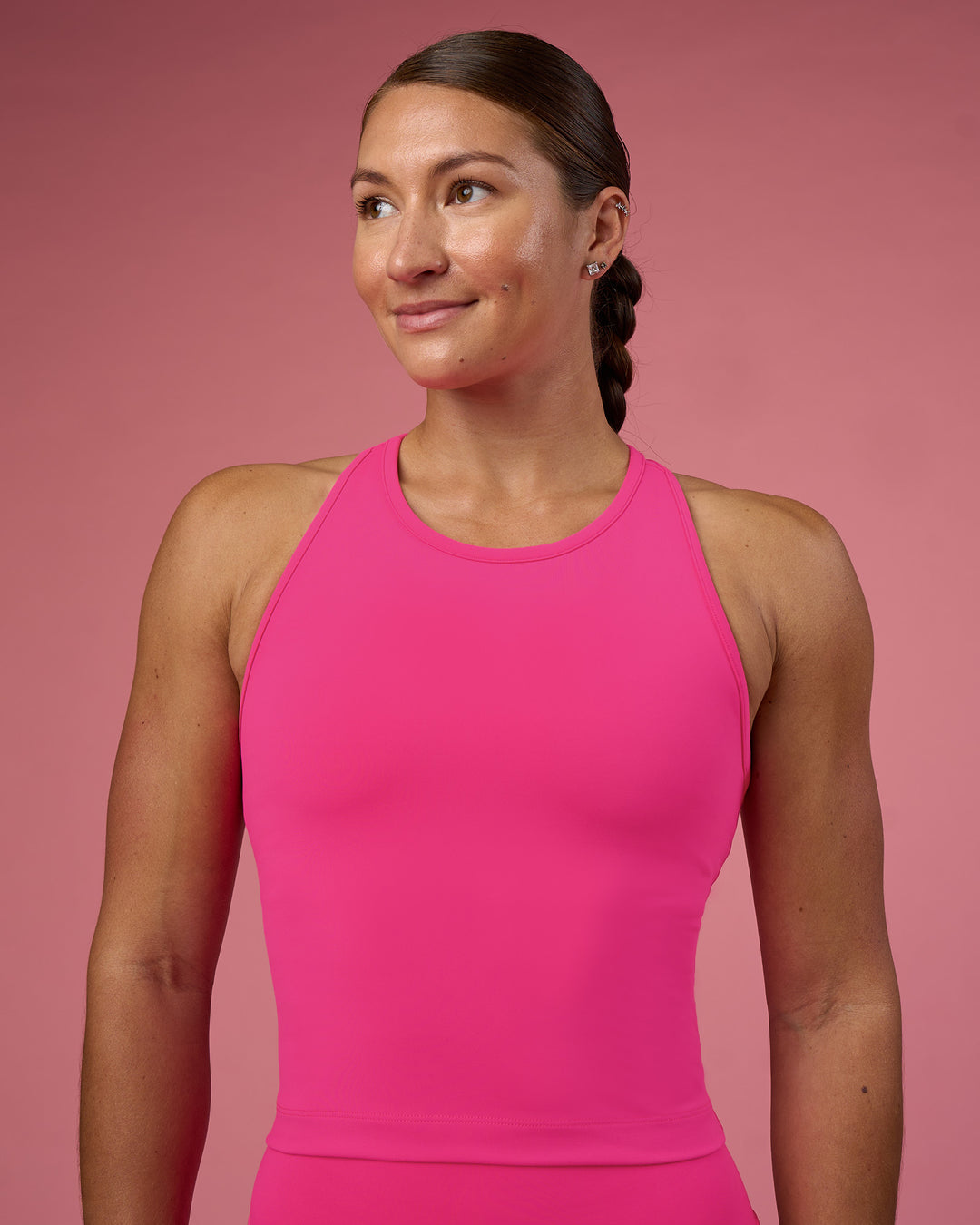 Woman wearing Flow Performance Tank 2.0 - Ultra Pink | Model:Hannah | Size:S - view 2