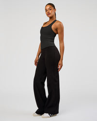 Woman wearing Flow Rib Scoop Neck Tank - Onyx | Model:Rosie | Size:S | Thumbnail Index: 4