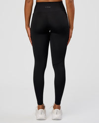 Woman wearing Fusion Graphic Ultra High-Rise Full Length Legging Pockets - Black-Radiate | Model:Rosie | Size:S | Thumbnail Index: 6