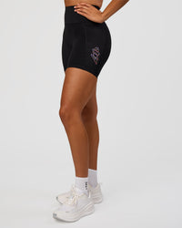 Woman wearing Fusion Graphic Ultra High-Rise 6" Short Pockets - Black-Radiate | Model:Rosie | Size:S | Thumbnail Index: 3