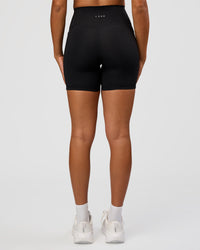 Woman wearing Fusion Graphic Ultra High-Rise 6" Short Pockets - Black-Radiate | Model:Rosie | Size:S | Thumbnail Index: 2