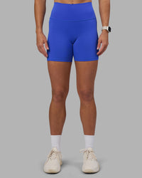 Woman wearing Fusion High-Rise 6" Short Pockets - Power Cobalt | Model:Hannah | Size:S | Thumbnail Index: 2