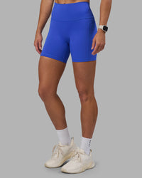 Woman wearing Fusion High-Rise 6" Short Pockets - Power Cobalt | Model:Hannah | Size:S | Thumbnail Index: 6