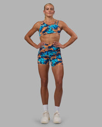 Woman wearing Fusion High-Rise 6" Short Pockets - React Print | Model:Katie | Size:S | Thumbnail Index: 2