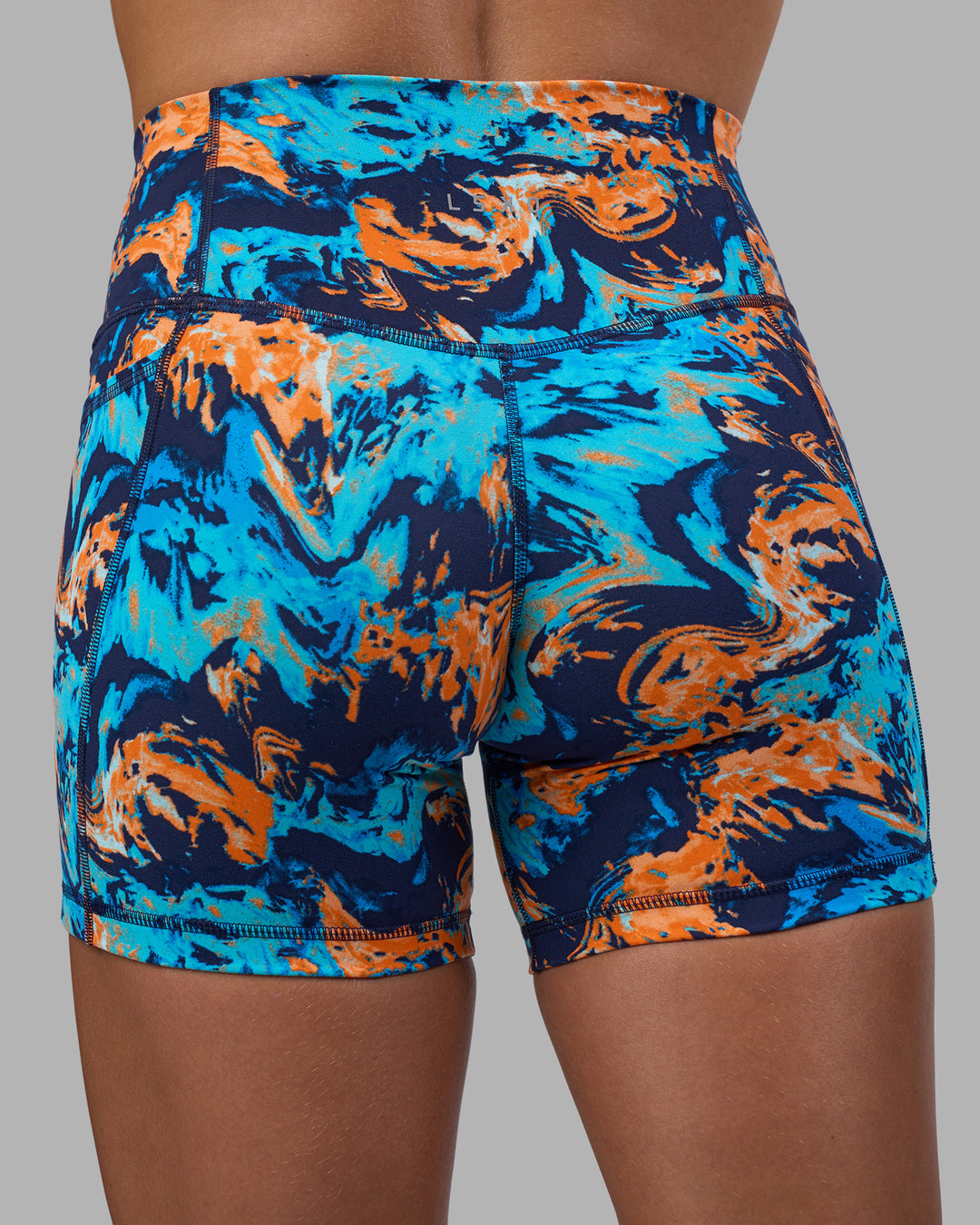 Woman wearing Fusion High-Rise 6" Short Pockets - React Print | Model:Katie | Size:S - view 8